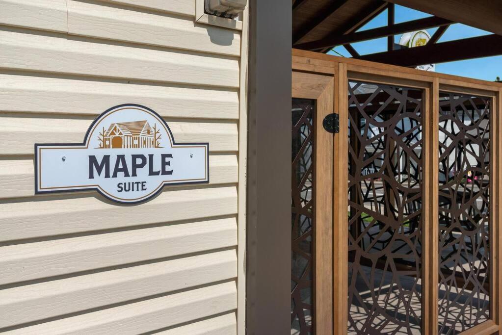 Maple Suite - Main Street Lodge In เบอร์ลิน ภายนอก รูปภาพ